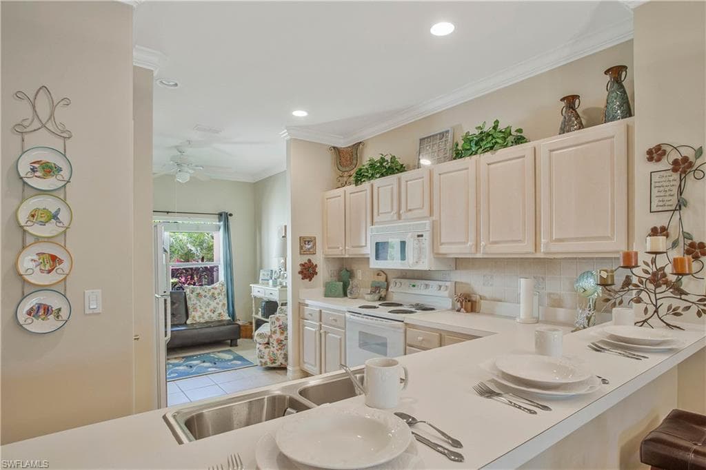 1015 Tarpon Cove Dr 1403, Naples, FL 34110-13