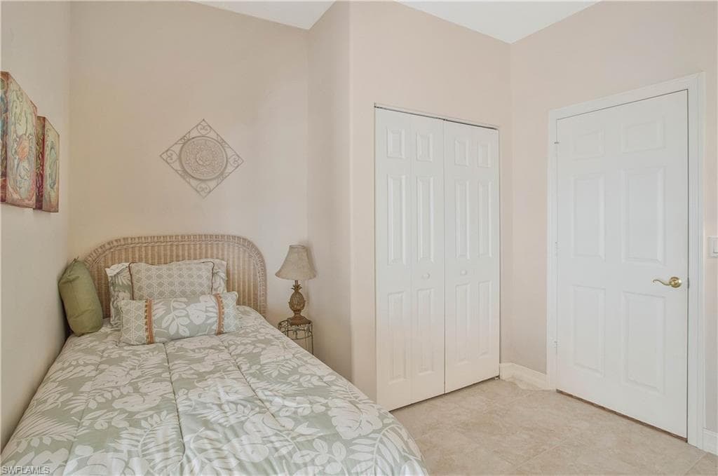1015 Tarpon Cove Dr 1403, Naples, FL 34110-17