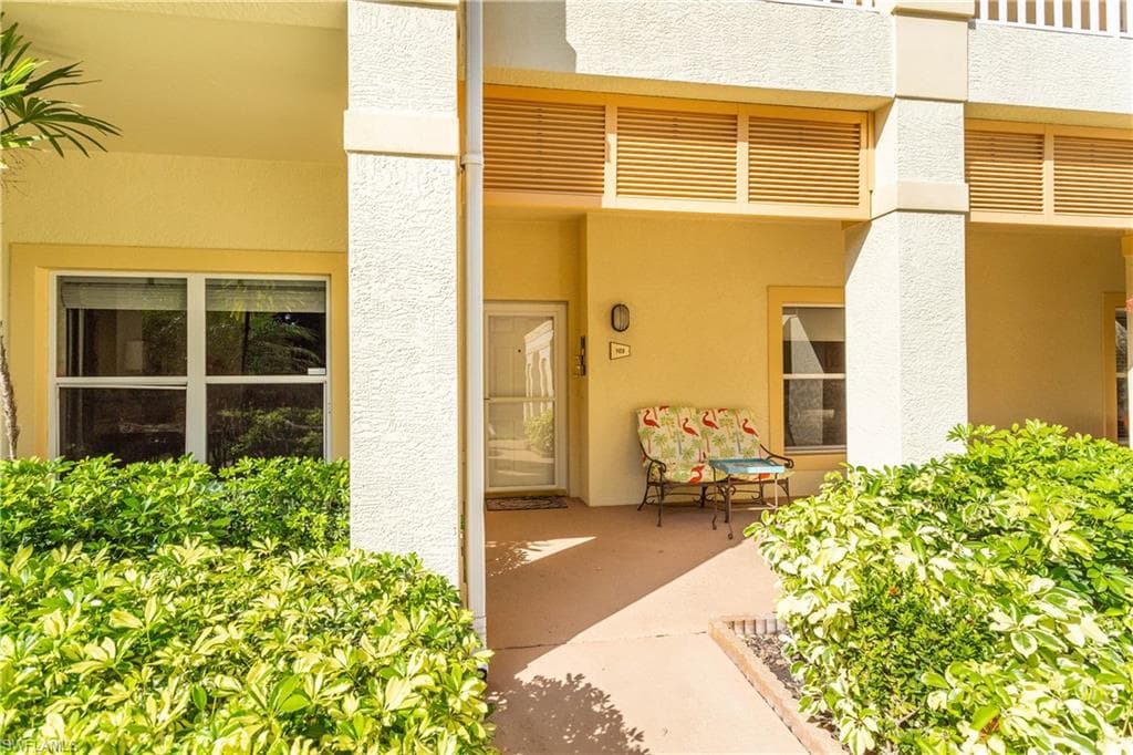1015 Tarpon Cove Dr 1403, Naples, FL 34110-5