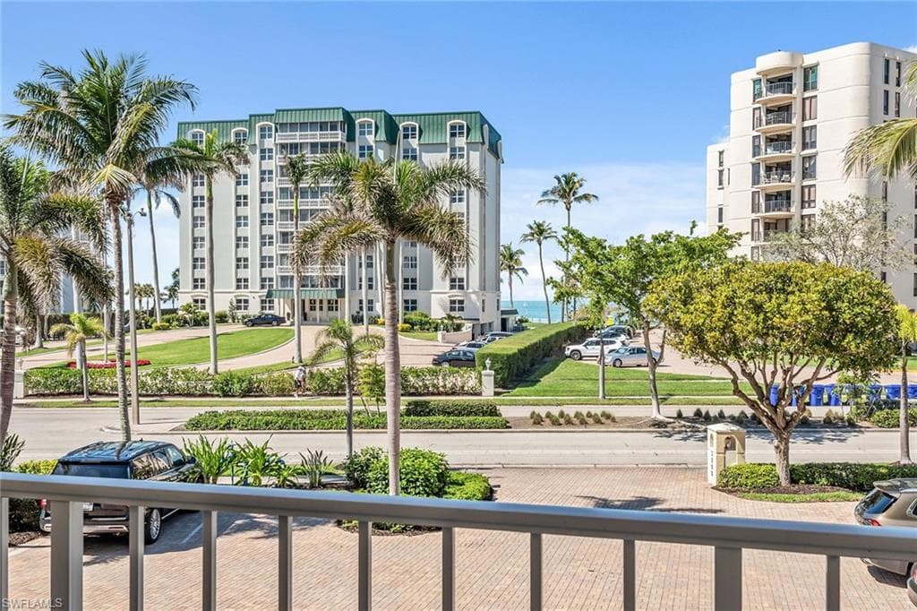 3000 Gulf Shore Blvd N 207, Naples, FL 34103-15
