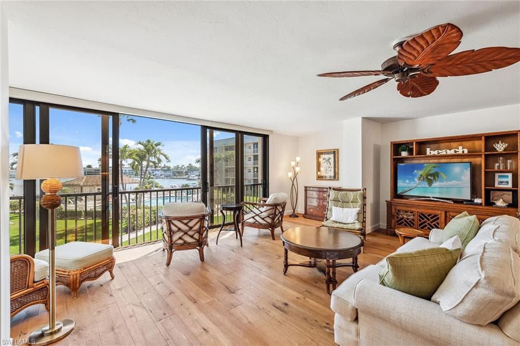 3000 Gulf Shore Blvd N 207, Naples, FL 34103-4
