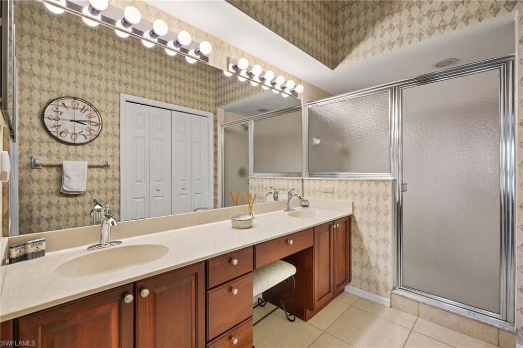 5240 Birmingham Dr 202, Naples, FL 34110-21