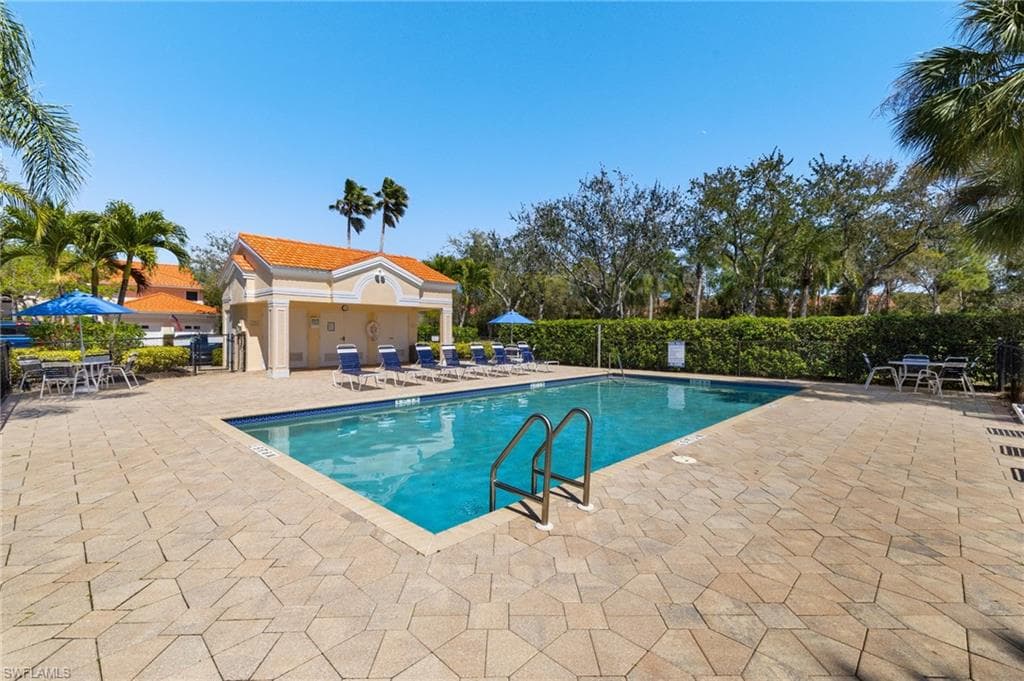 5240 Birmingham Dr 202, Naples, FL 34110-31