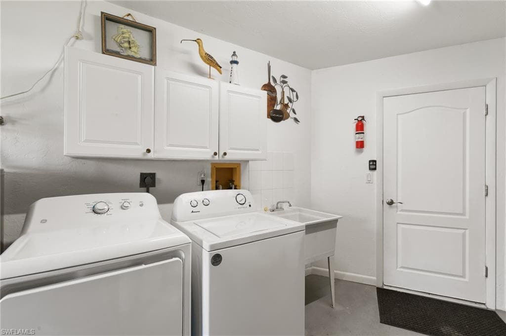1145 Shenandoah Ct, Marco Island, FL 34145-28