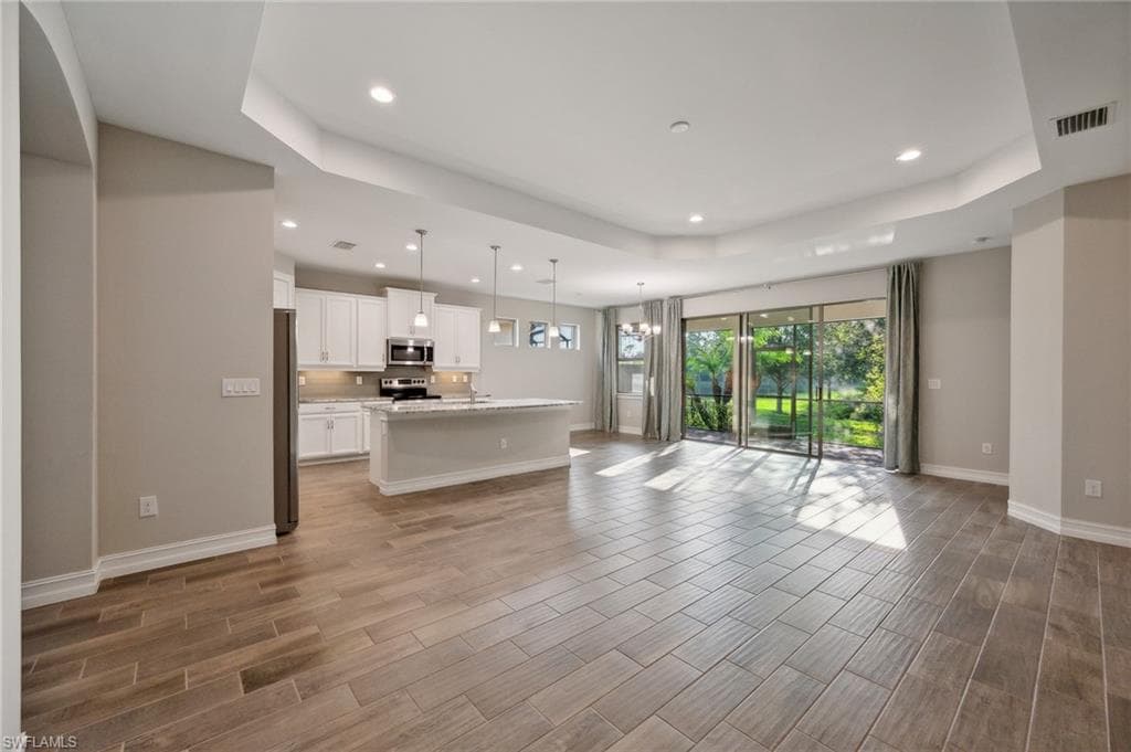 16246 Aberdeen Way, Naples, FL 34110-8