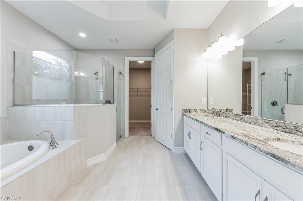 16246 Aberdeen Way, Naples, FL 34110-15