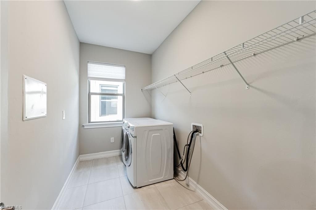 16246 Aberdeen Way, Naples, FL 34110-21