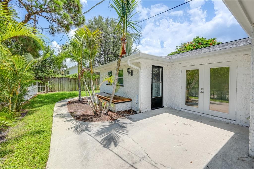 761 95th Ave N, Naples, FL 34108-14