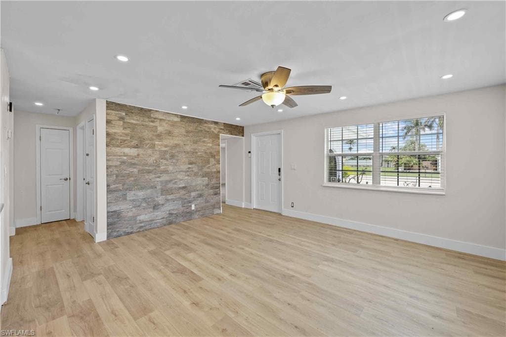 761 95th Ave N, Naples, FL 34108-2