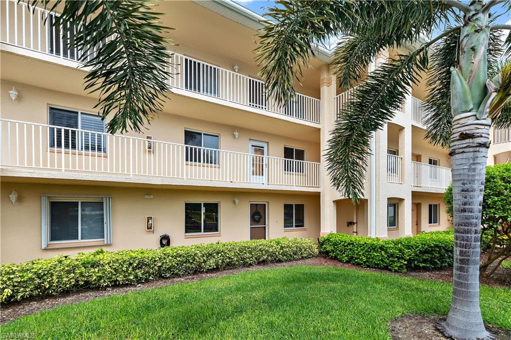 1001 Eastham Way C-206, Naples, FL 34104-3