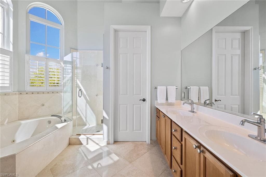 425 2nd Ave S A1, Naples, FL 34102-24