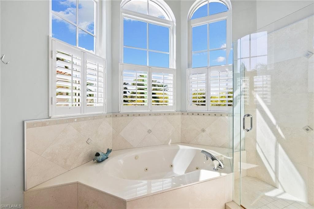425 2nd Ave S A1, Naples, FL 34102-25