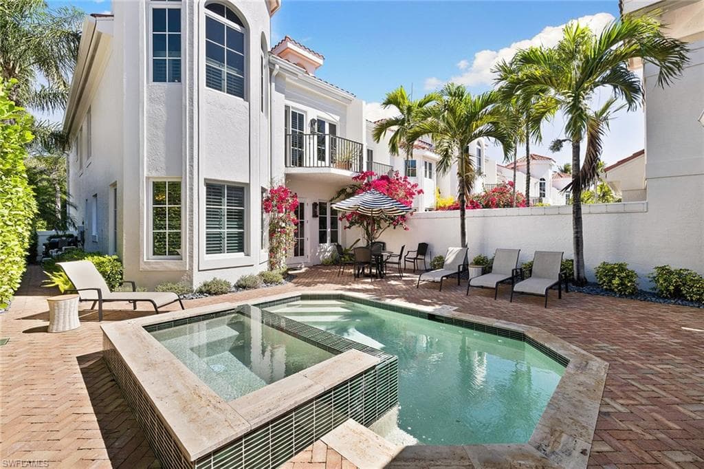 425 2nd Ave S A1, Naples, FL 34102-38
