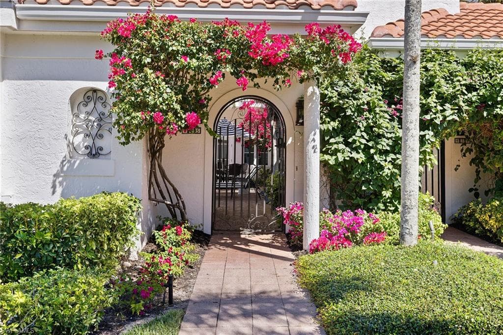 425 2nd Ave S A1, Naples, FL 34102-3