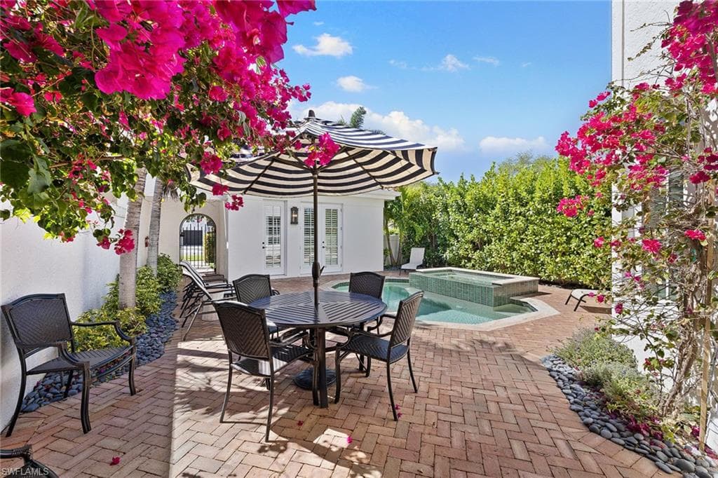 425 2nd Ave S A1, Naples, FL 34102-40