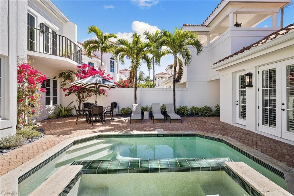 425 2nd Ave S A1, Naples, FL 34102-4