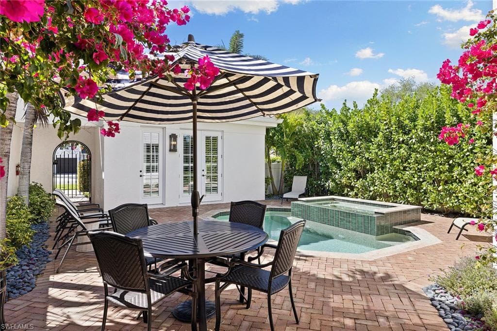 425 2nd Ave S A1, Naples, FL 34102-4