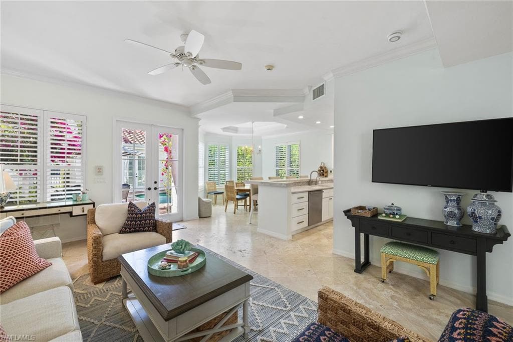 425 2nd Ave S A1, Naples, FL 34102-7