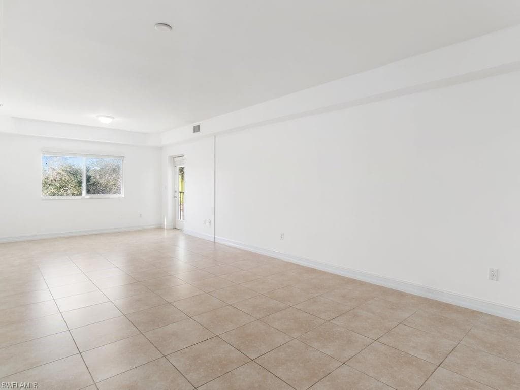 1100 Pine Ridge Rd B307, Naples, FL 34108-8