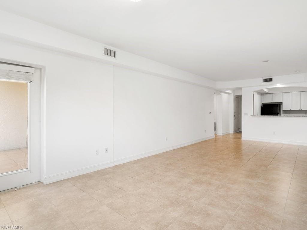 1100 Pine Ridge Rd B307, Naples, FL 34108-9