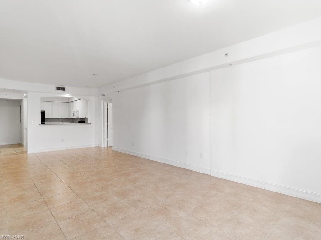 1100 Pine Ridge Rd B307, Naples, FL 34108-10
