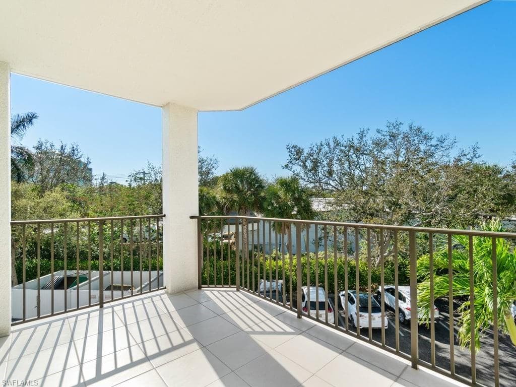 1100 Pine Ridge Rd B307, Naples, FL 34108-13
