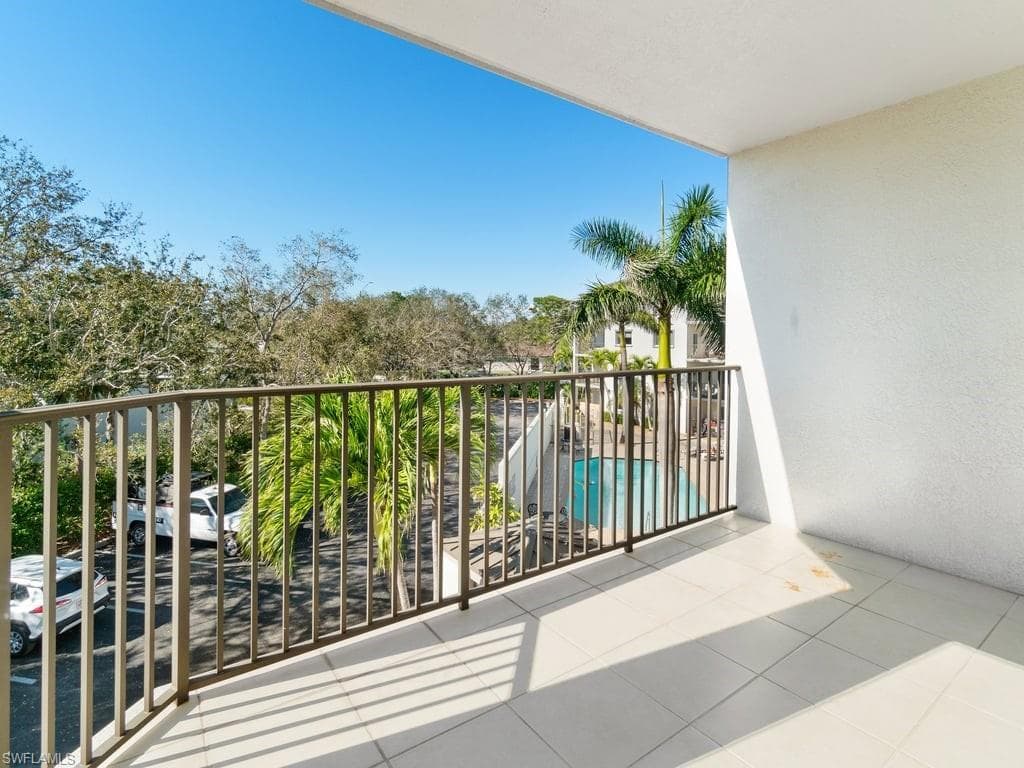 1100 Pine Ridge Rd B307, Naples, FL 34108-14