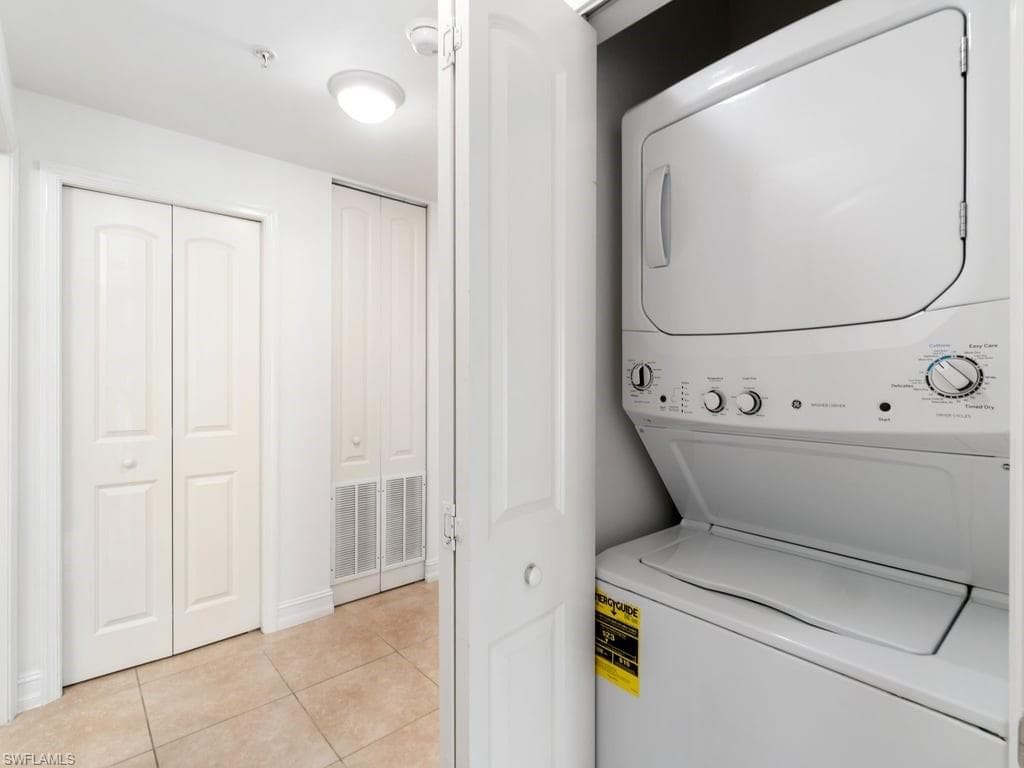 1100 Pine Ridge Rd B307, Naples, FL 34108-21