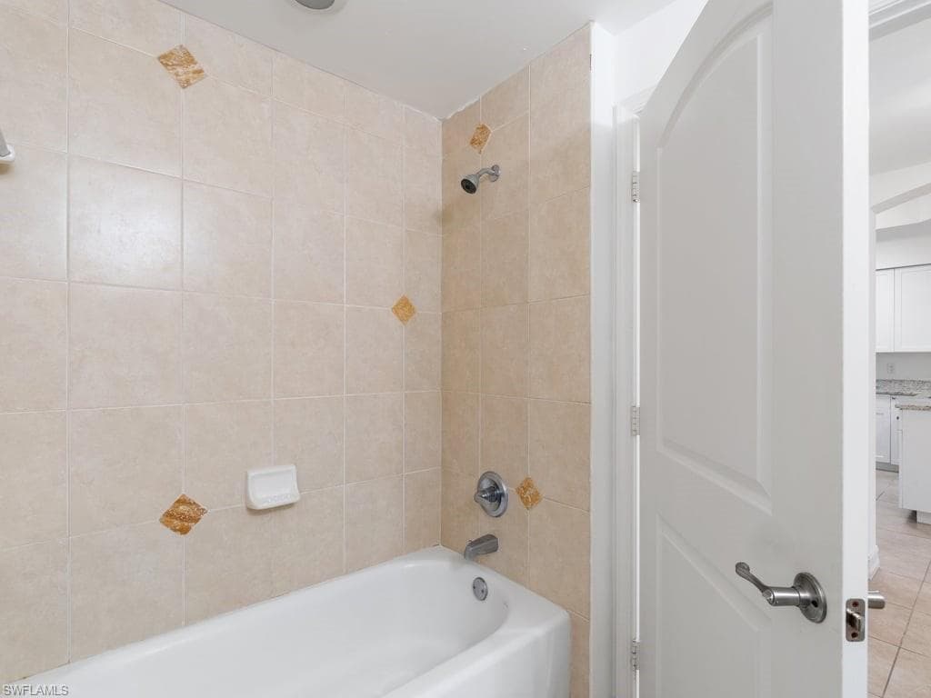 1100 Pine Ridge Rd B307, Naples, FL 34108-25