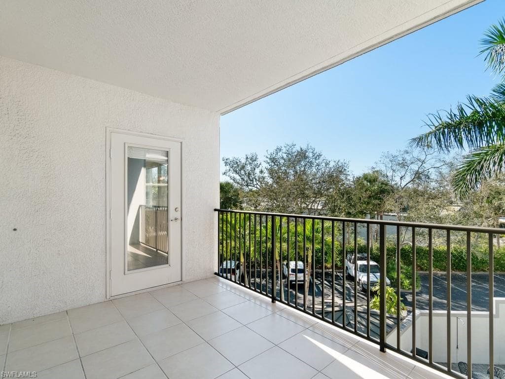 1100 Pine Ridge Rd B307, Naples, FL 34108-29