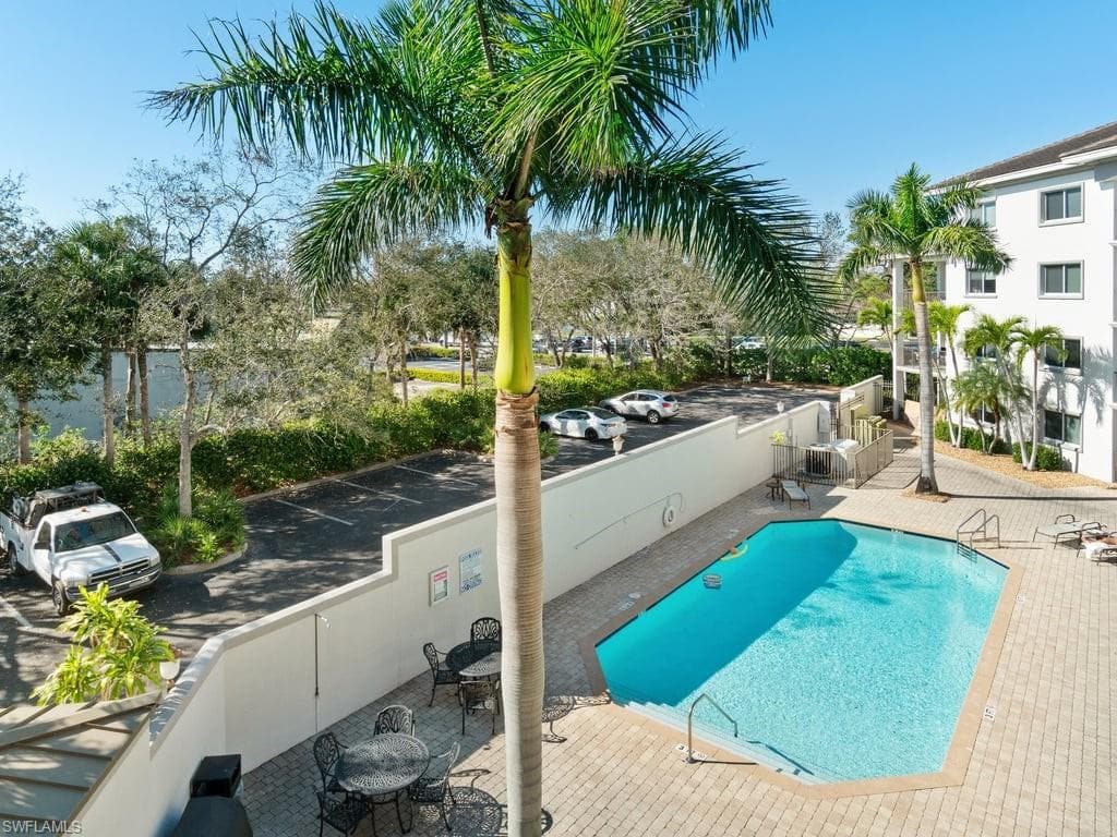 1100 Pine Ridge Rd B307, Naples, FL 34108-30