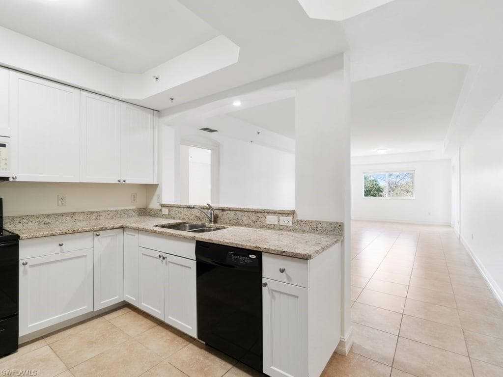 1100 Pine Ridge Rd B307, Naples, FL 34108-4