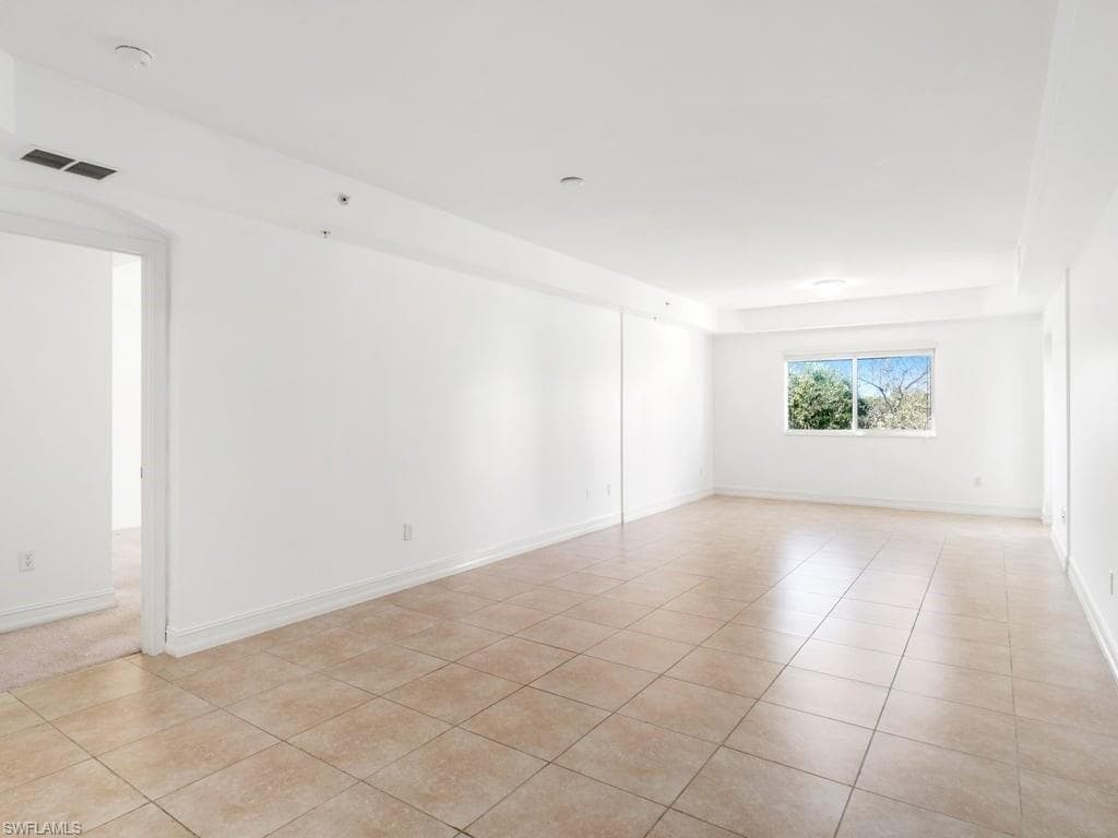 1100 Pine Ridge Rd B307, Naples, FL 34108-7