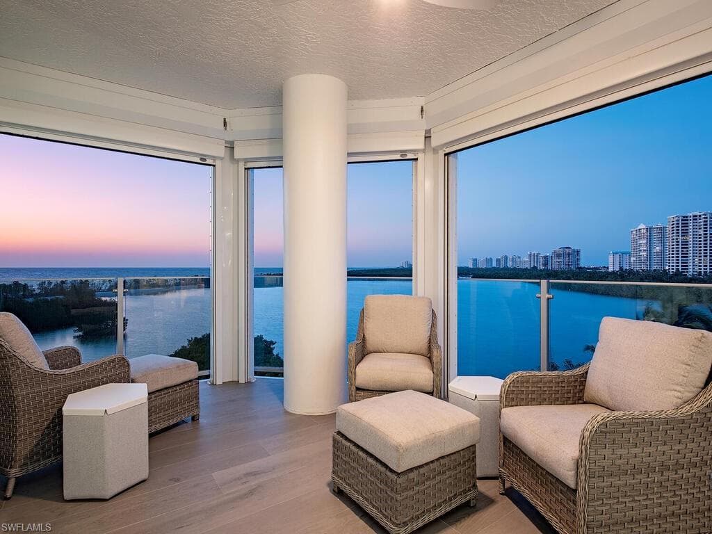 60 Seagate Dr 606, Naples, FL 34103-9