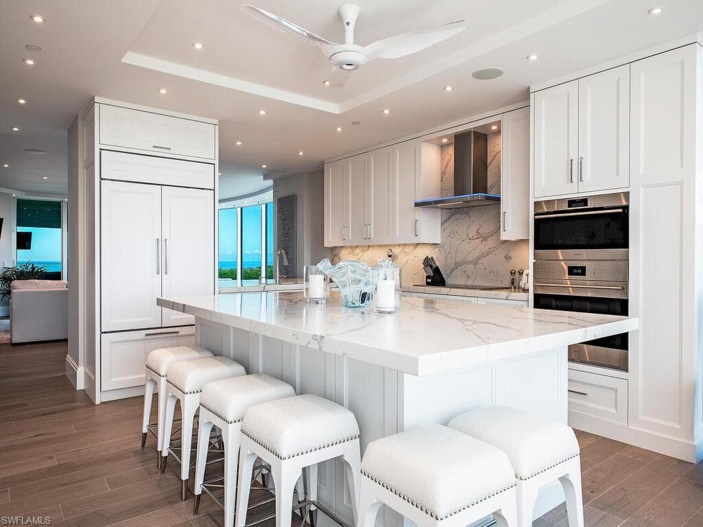 60 Seagate Dr 606, Naples, FL 34103-10