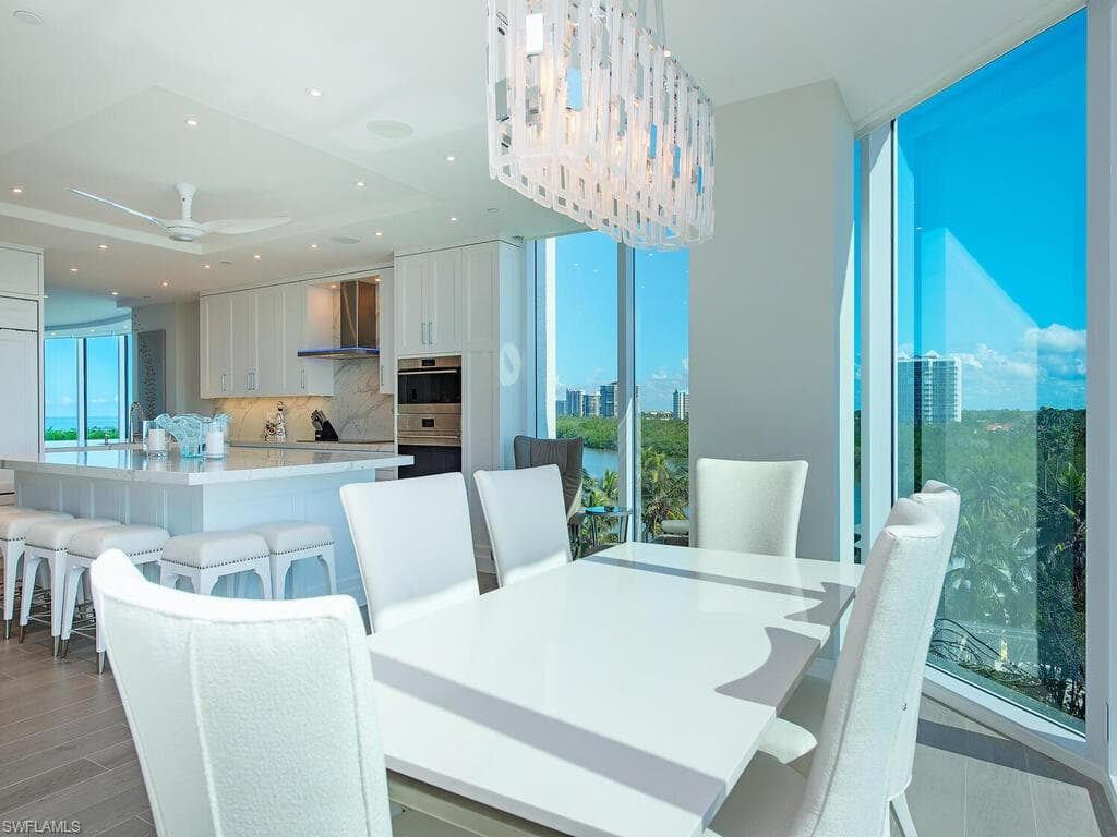 60 Seagate Dr 606, Naples, FL 34103-15