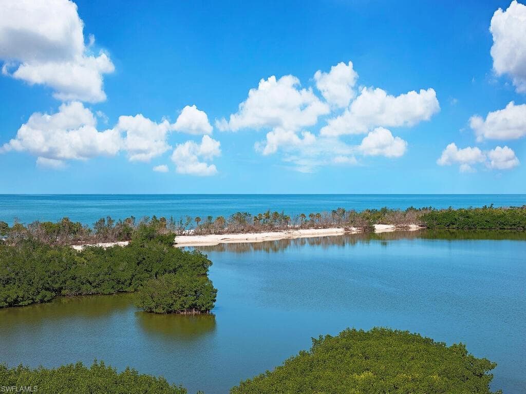 60 Seagate Dr 606, Naples, FL 34103-19