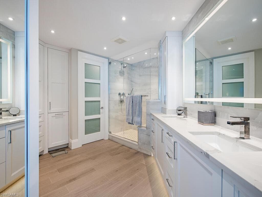 60 Seagate Dr 606, Naples, FL 34103-20