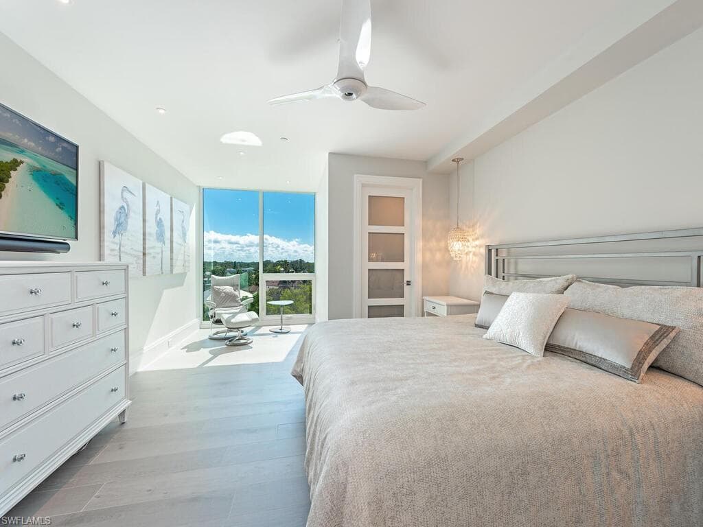 60 Seagate Dr 606, Naples, FL 34103-21