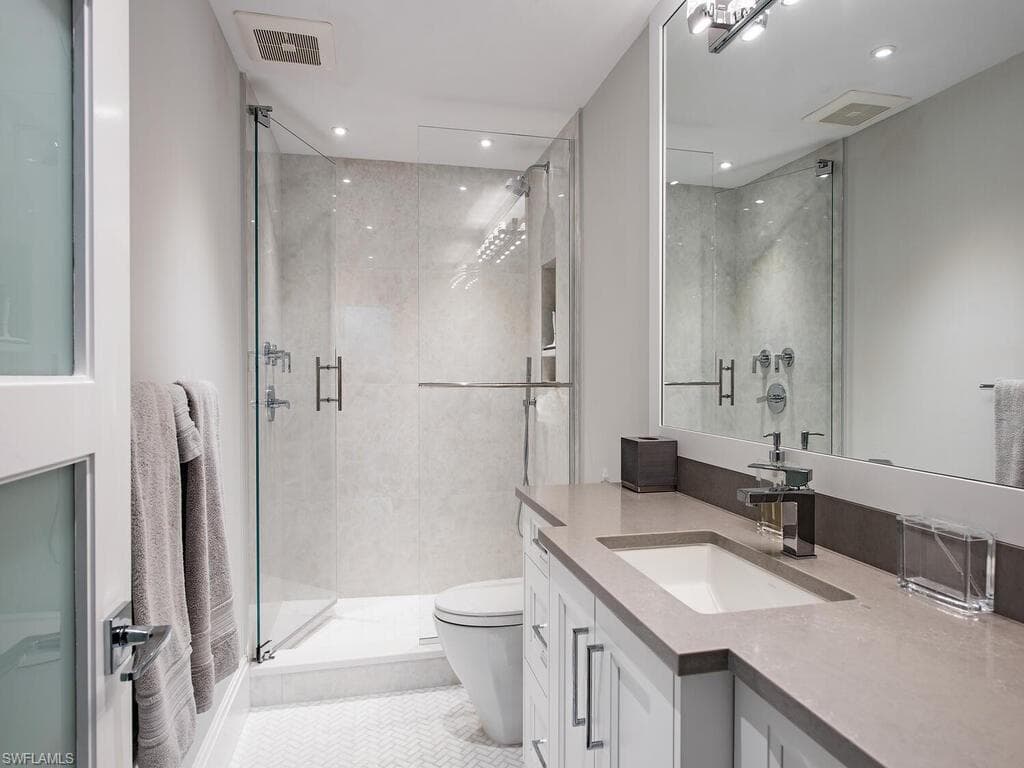 60 Seagate Dr 606, Naples, FL 34103-24