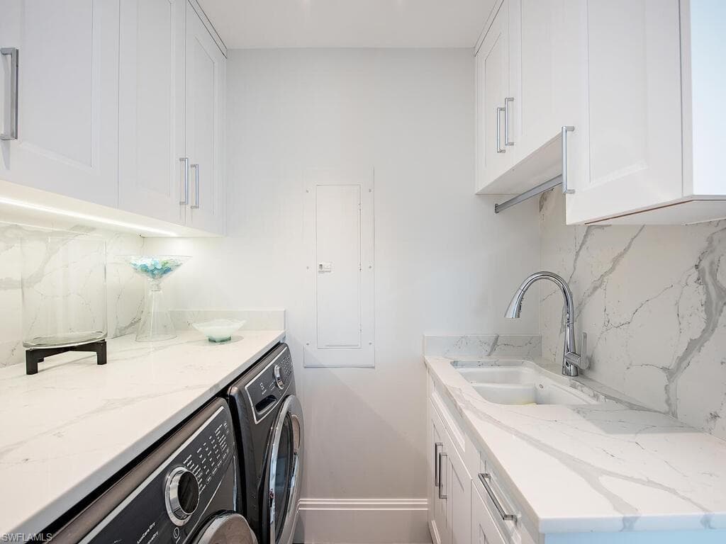 60 Seagate Dr 606, Naples, FL 34103-25
