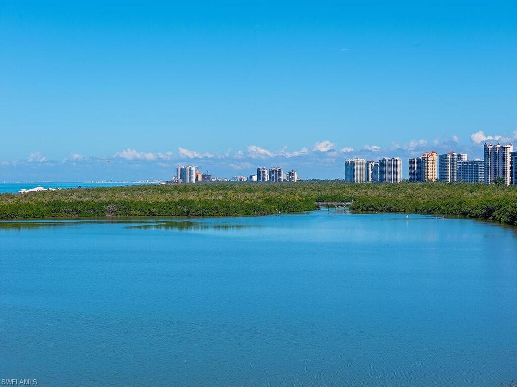 60 Seagate Dr 606, Naples, FL 34103-7