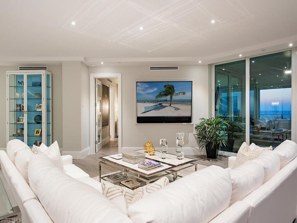 60 Seagate Dr 606, Naples, FL 34103-8