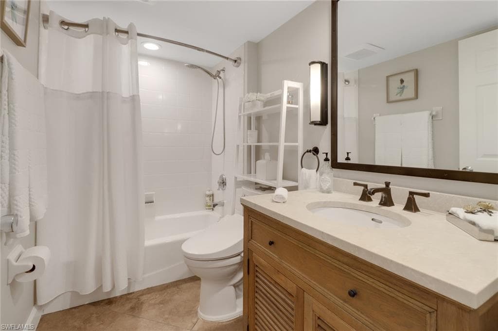 25 Bluebill Ave A906, Naples, FL 34108-28