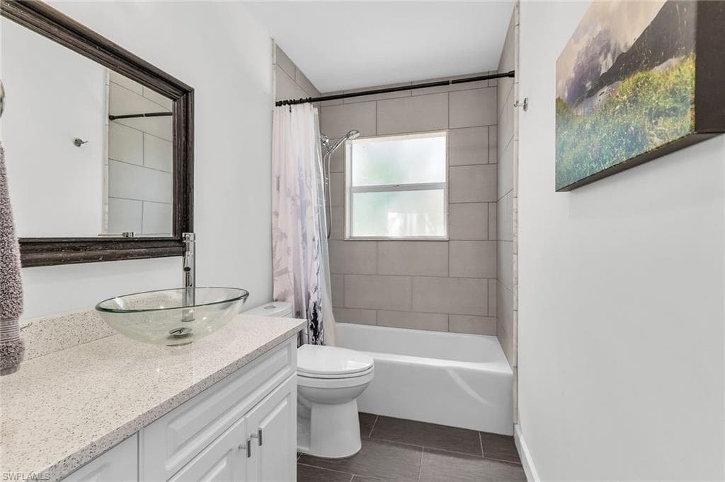 1136 Illinois Dr, Naples, FL 34103-13