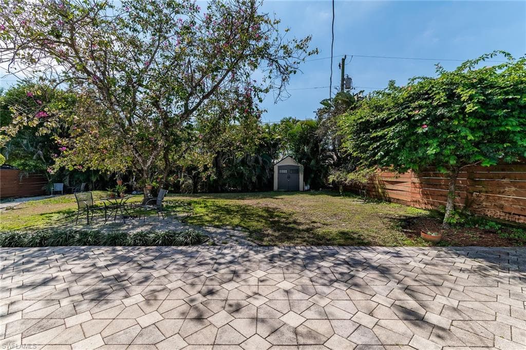 1136 Illinois Dr, Naples, FL 34103-19
