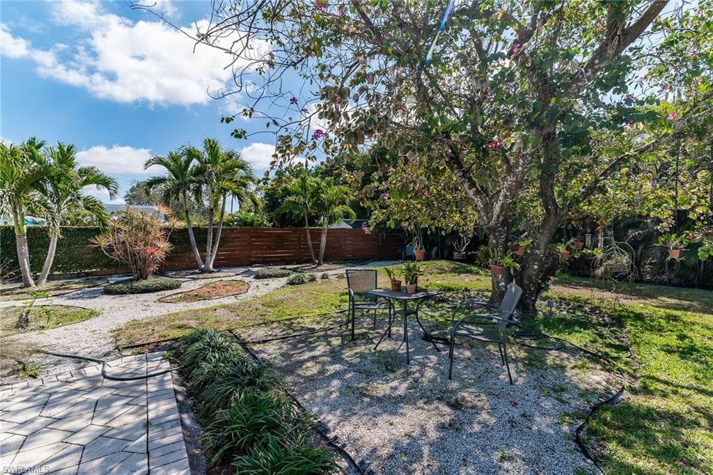 1136 Illinois Dr, Naples, FL 34103-20