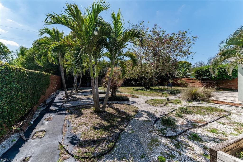 1136 Illinois Dr, Naples, FL 34103-21