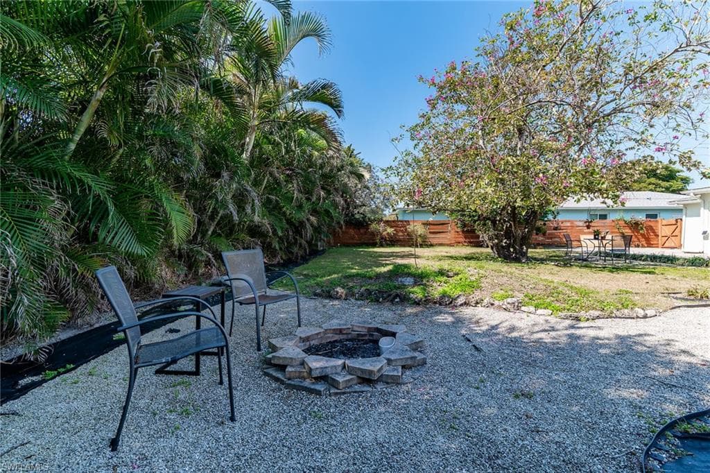 1136 Illinois Dr, Naples, FL 34103-22