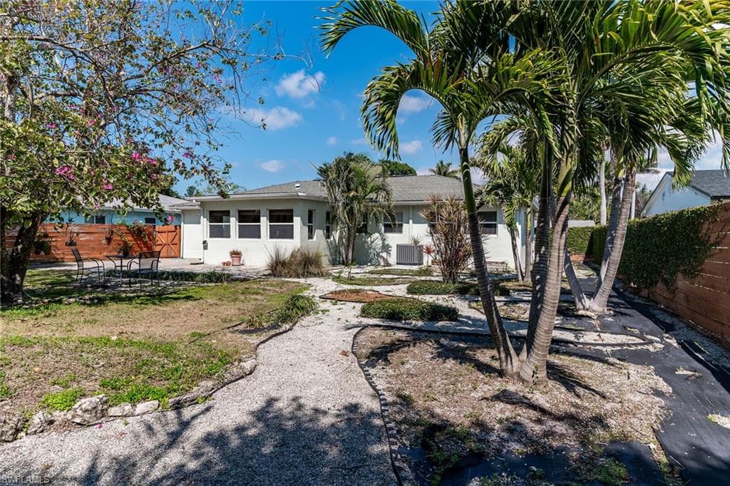 1136 Illinois Dr, Naples, FL 34103-23